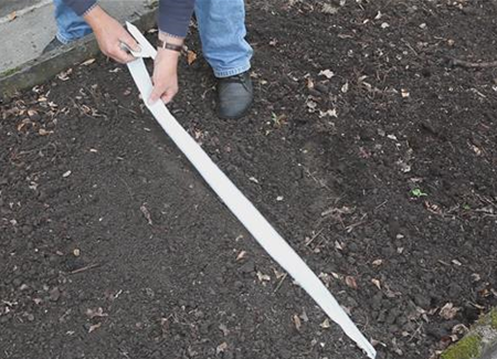 Blumen - Auslegen von Saatbändern Blumen - Auslegen von Saatbändern