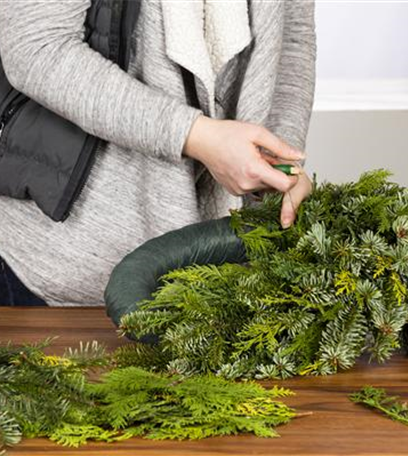 Advent, ein Lichtlein brennt – einen Adventskranz basteln