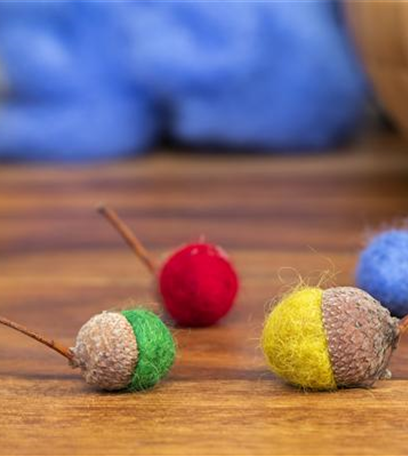 Bunte Filzeicheln – Herbstdeko mal anders
