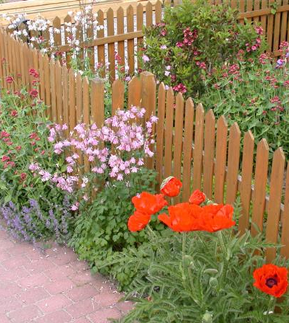 Schick eingerahmt: Gartenzäune sind nicht nur nützlich sondern auch schön