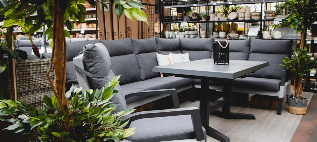 Sitzmöbel und Tische Bild